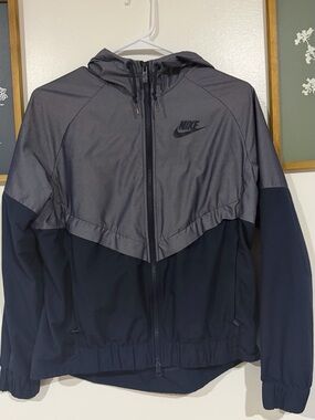 Nike Women’s Gray & Navy Hooded Windbreaker Jacket